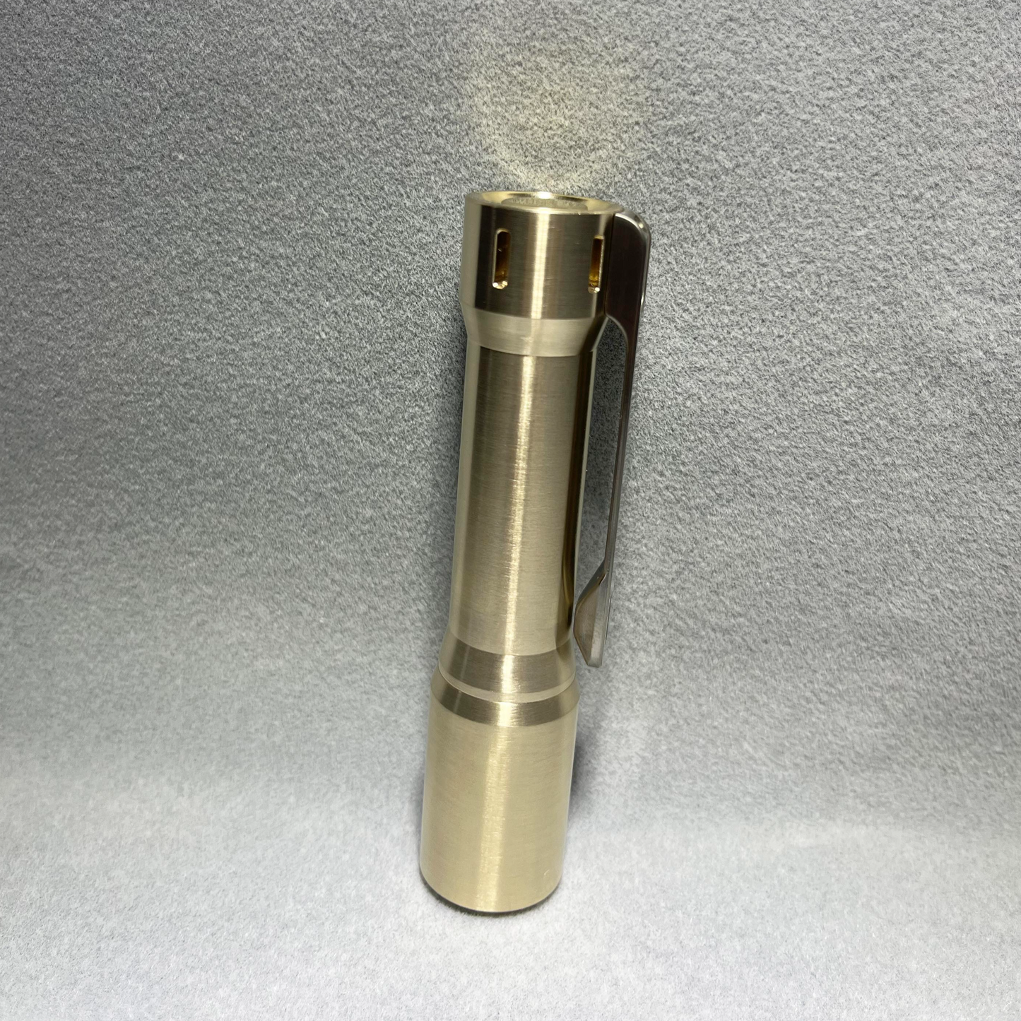 EDOLUC Glow arrow EDC Flashlight Brass Smooth Nichia 519a 4000K R9080/Samsung5000K/XPL6500K with Type-C 14500/AA Battery