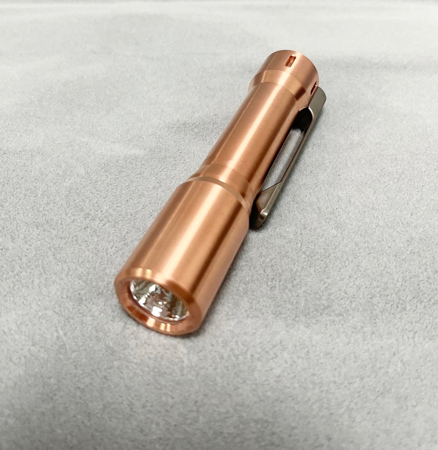 EDOLUC Glow arrow EDC Flashlight Copper Smooth Nichia 519a 4000K R9080/Samsung5000K/XPL6500K with Type-C 14500/AA Battery