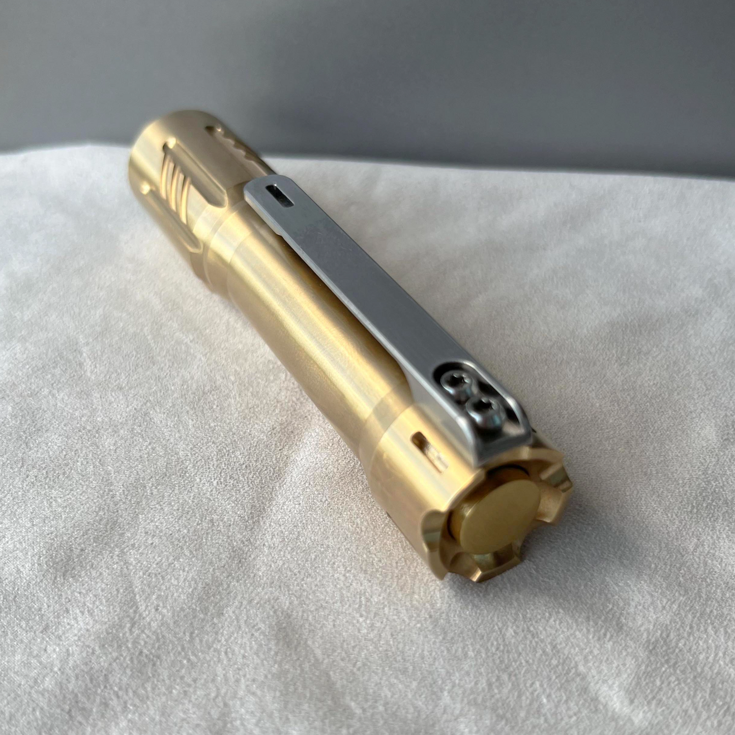 EDOLUC Glow arrow EDC Flashlight Brass Nichia 519a 4000K R9080/Samsung5000K/XPL6500K with Type-C 14500/AA Battery